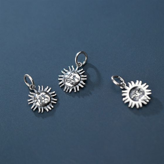 "Rilcare" – Vintage-Sonnen-Charm mit antiker Oberfläche aus 925er Sterlingsilber