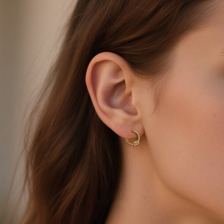 "Aurina" – Creolen-Ohrring (Einzelstück) mit Zirkonia-Kreisen aus 925er Sterlingsilber