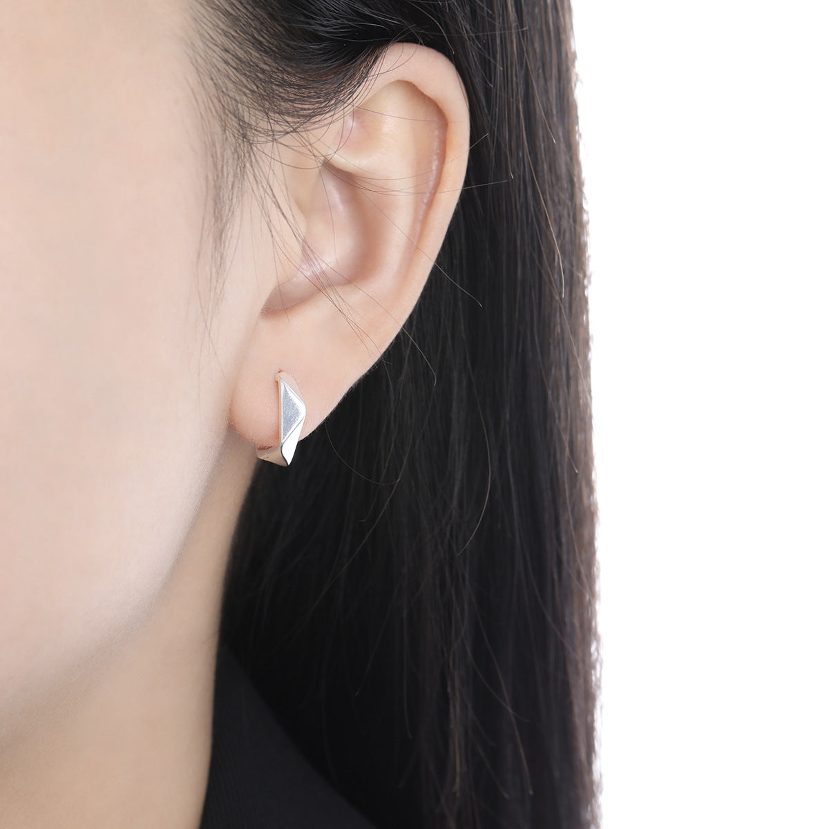 "Quadira" - Minimalistische Creolen in geometrischer Quadratform aus 925er Sterlingsilber