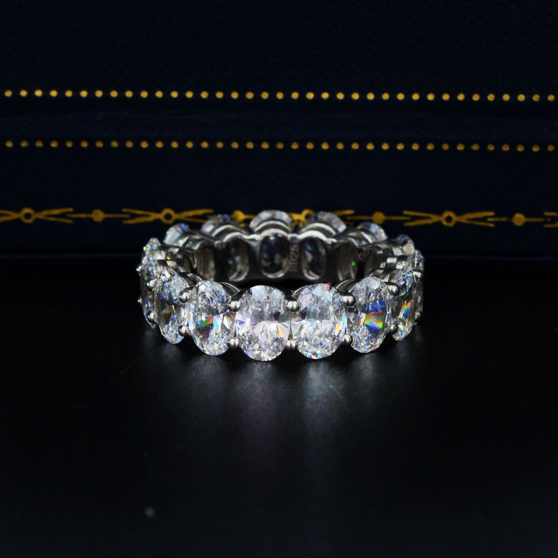 "Eyrina" - Eleganter 5A Zirkonia-Ring aus 925er Sterlingsilber