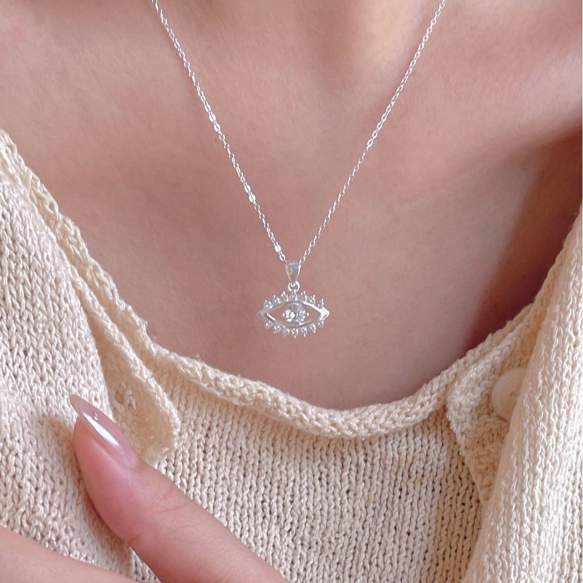 "Serenya" - Halskette aus 925er Sterlingsilber mit Zirkonia und hohlem Augen-Design