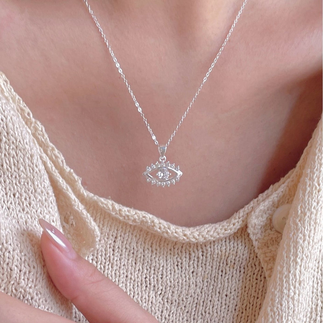 "Serenya" - Halskette aus 925er Sterlingsilber mit Zirkonia und hohlem Augen-Design