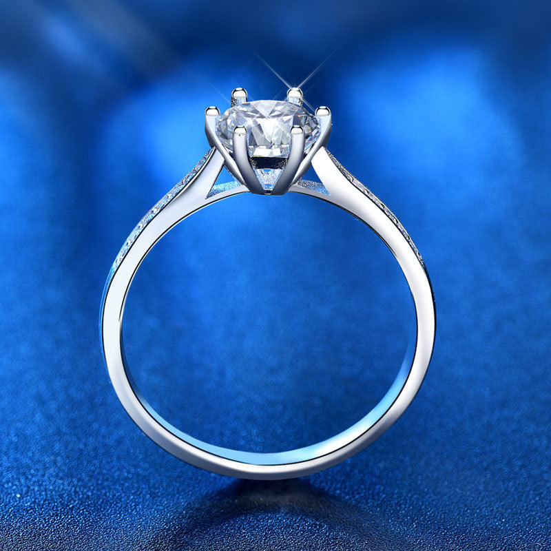 "Nayora" - Eleganter Ring aus 925er Sterlingsilber mit Moissanit-Zirkonia im Kronen-Design und sechs Krappen
