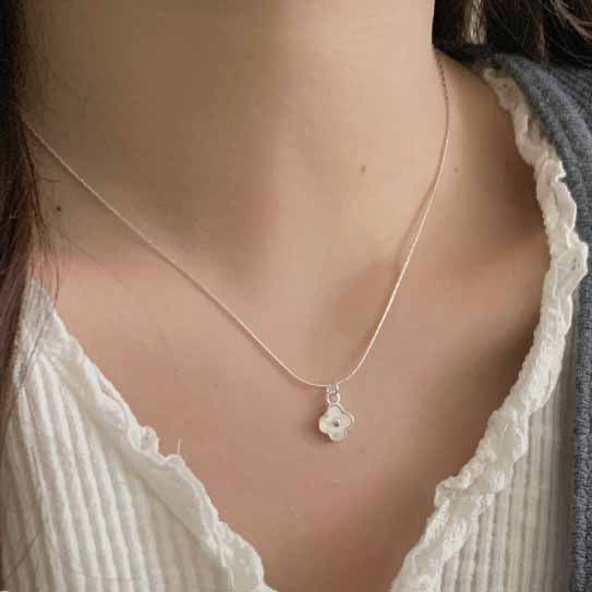 "Kleeliria" - Glücks-Anhänger Halskette in 925er Sterling Silber