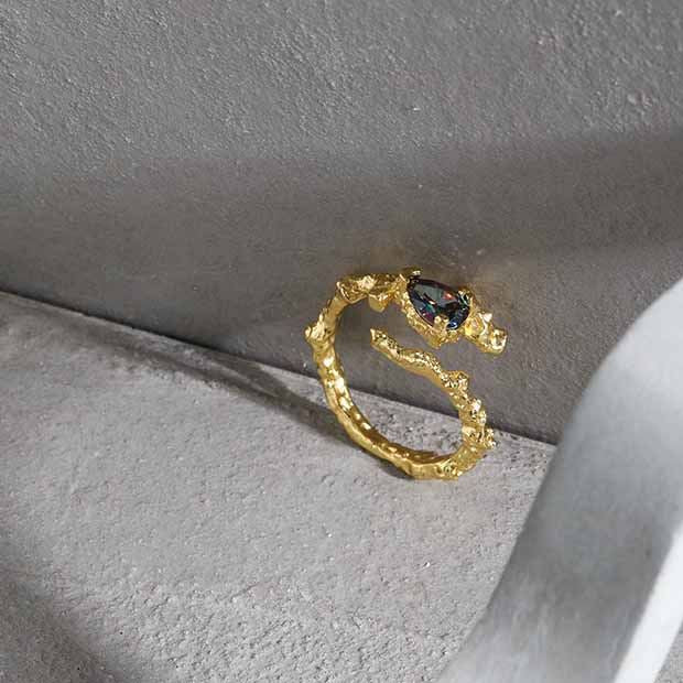 "Yasirah" - Verstellbarer Ring aus 925er Sterlingsilber mit schwarzen Tropfen-Zirkonia