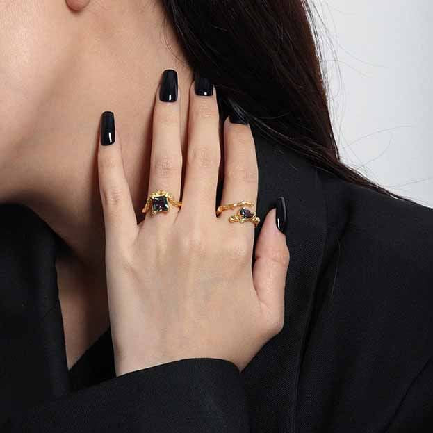 "Yasirah" - Verstellbarer Ring aus 925er Sterlingsilber mit schwarzen Tropfen-Zirkonia