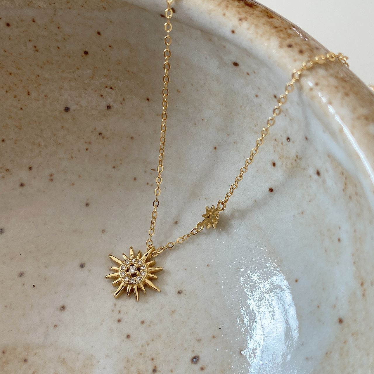 "Sonnalora" - Halskette mit Sonnenmotiv aus 925er Sterlingsilber
