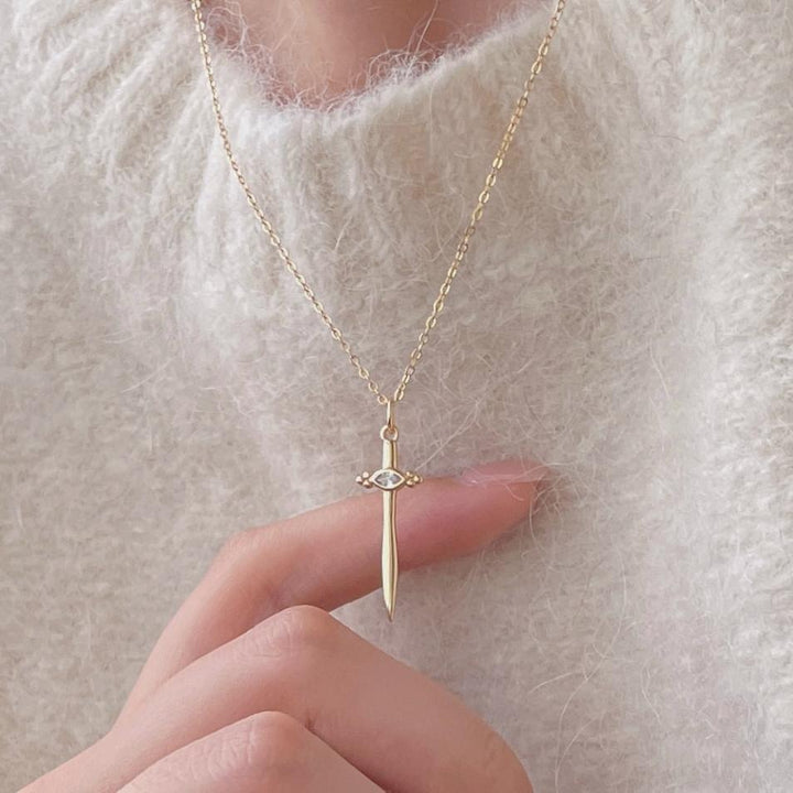 "Erfalia" - Kreuz-Schwert-Halskette aus 925er Sterlingsilber mit Zirkonia