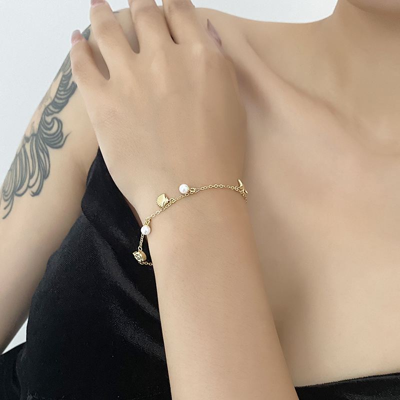 "Oravina"- Armband mit goldenem Seestern, Muschel und Perlen aus 925er Sterlingsilber
