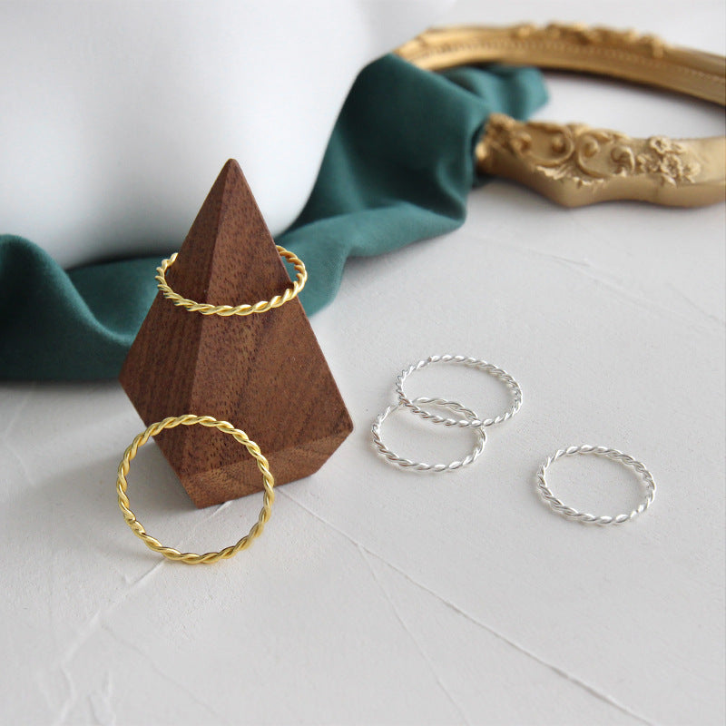 "Ysolfira" - Minimalistisch, gedrehter Ring aus 925er Sterlingsilber