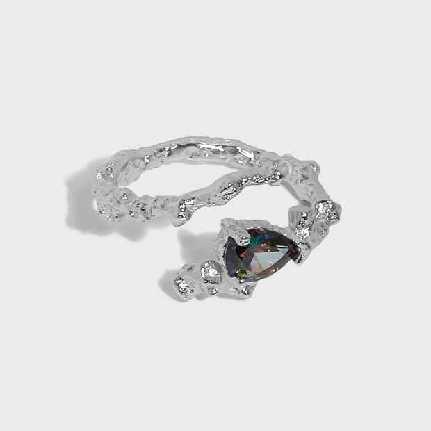 "Yasirah" - Verstellbarer Ring aus 925er Sterlingsilber mit schwarzen Tropfen-Zirkonia