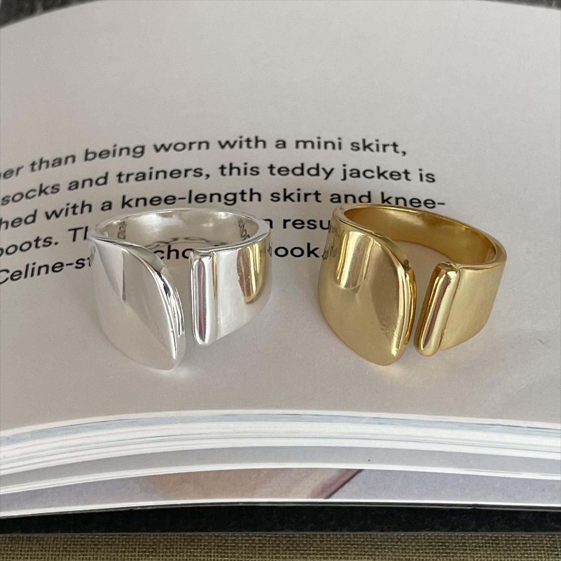 "Fanalya" - Geometrischer Hammerschlag-Armreif-Ring aus 925er Sterlingsilber, größenverstellbar