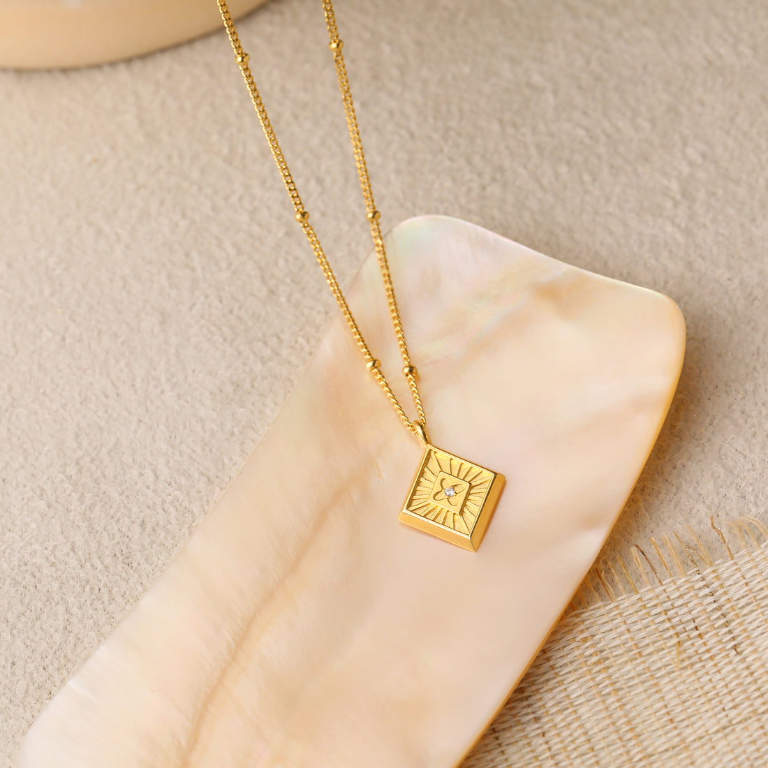 "Diamira" - Halskette aus 925er Sterlingsilber mit geometrischem Rhombus-Design