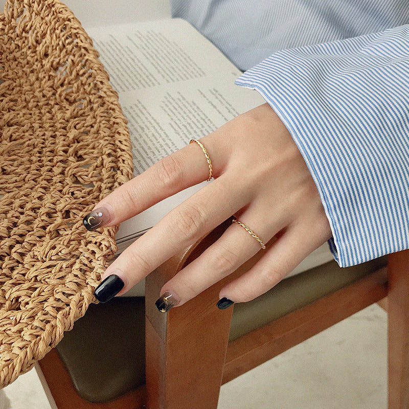"Ysolfira" - Minimalistisch, gedrehter Ring aus 925er Sterlingsilber