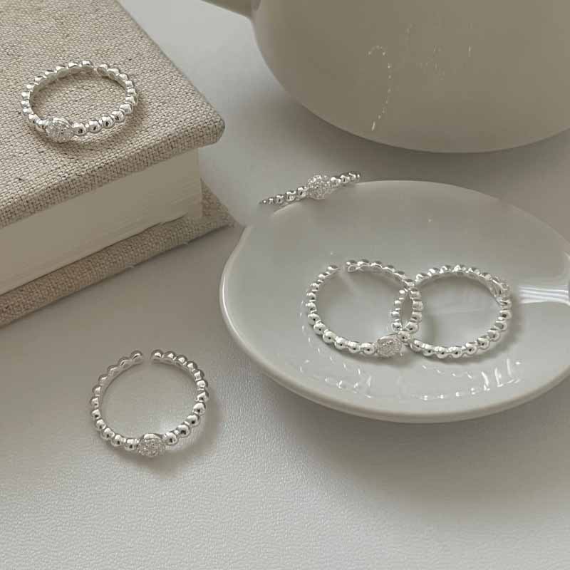 "Nirlia" - Zeitloser Silberring für Damen – verstellbar & funkelnd