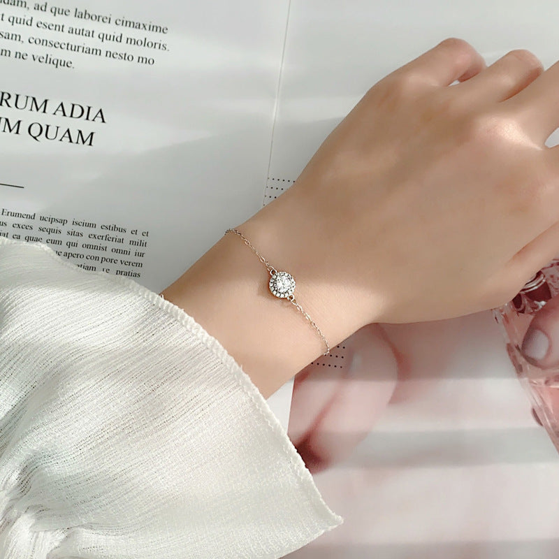 "Celestira" – Armband mit rundem Moissanit-Zirkonia und Blumen-Detail aus 925er Sterlingsilber