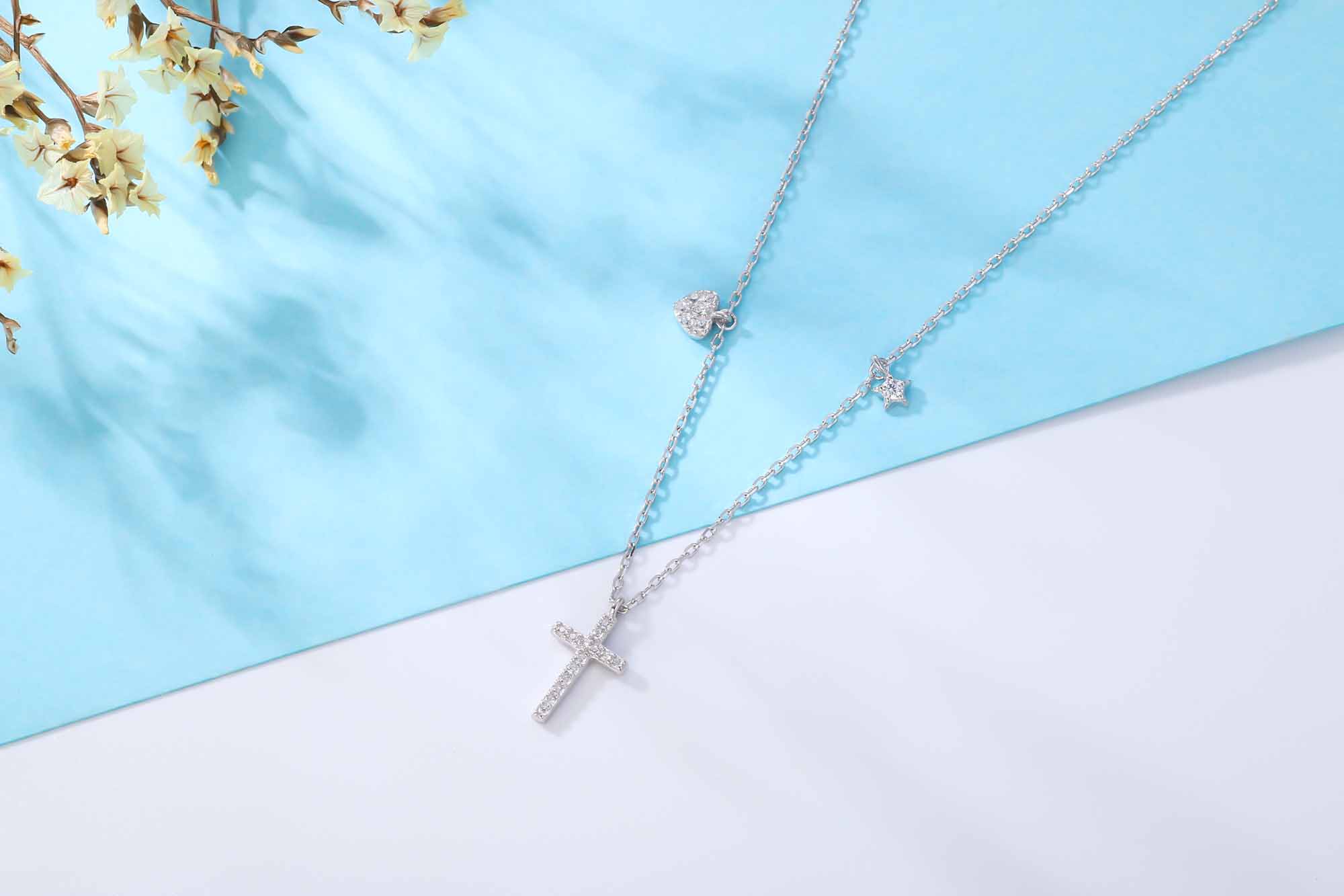 "Trivorya" - Elegante Halskette mit Kreuz, Herz und Stern aus 925er Sterlingsilber mit Zirkonia