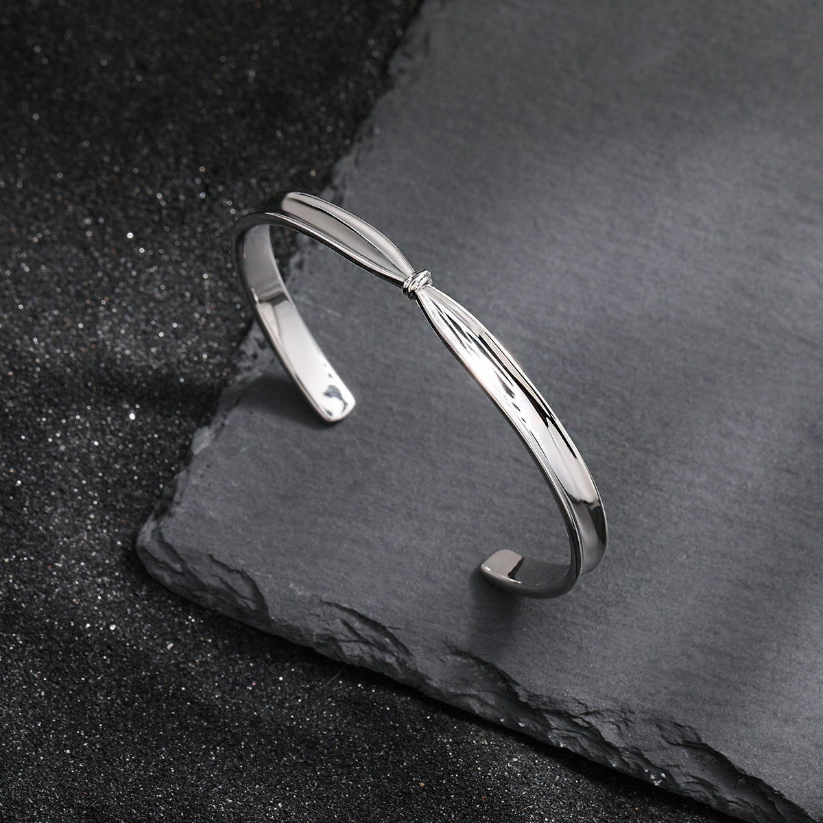 "Blioria" - Offenes Armband mit modischem Knoten aus 925er Sterlingsilber