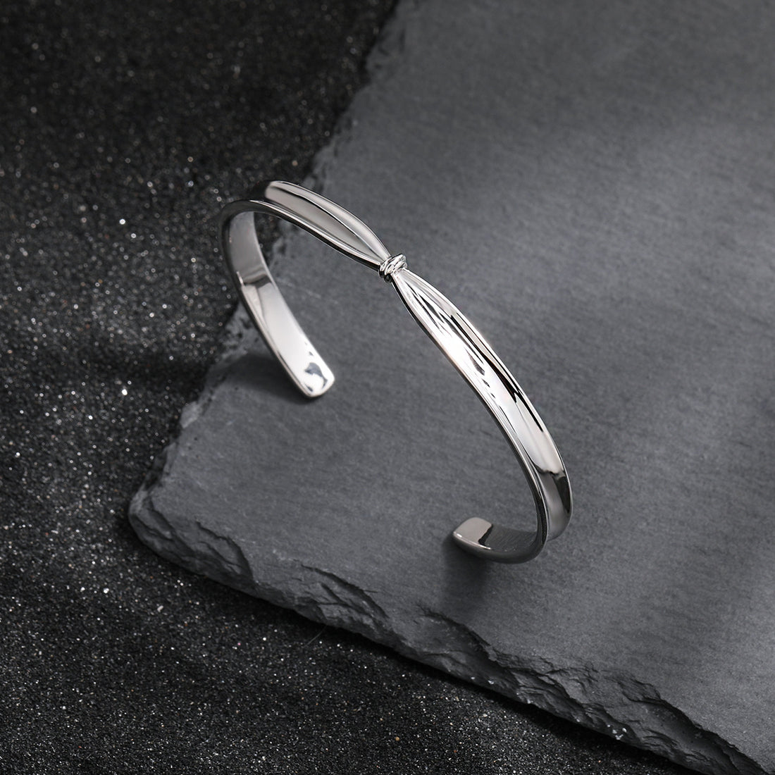 "Blioria" - Offenes Armband mit modischem Knoten aus 925er Sterlingsilber