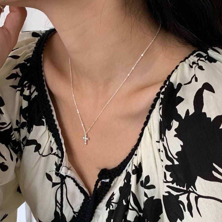 "Jesuria" - Schlichte Damenkette mit Perlenkreuz aus 925 Sterling Silber