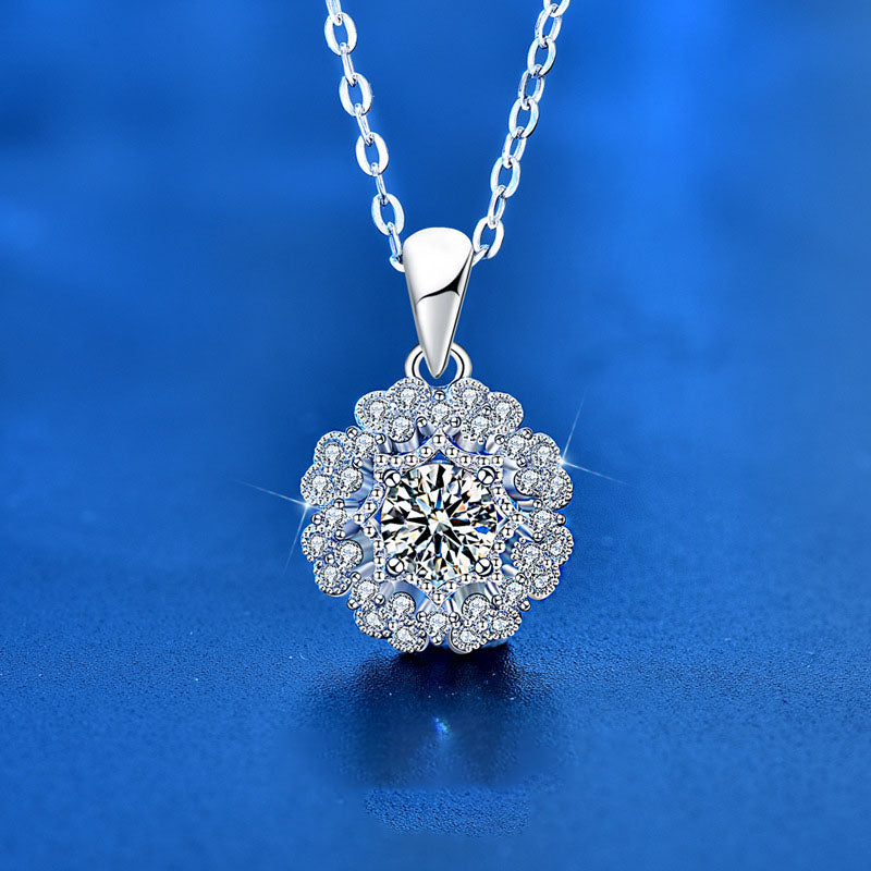 "Lunafleur" - Halskette aus 925er Sterlingsilber mit Moissanit-Zirkonia und Micro-Pavé-Blumen-Design
