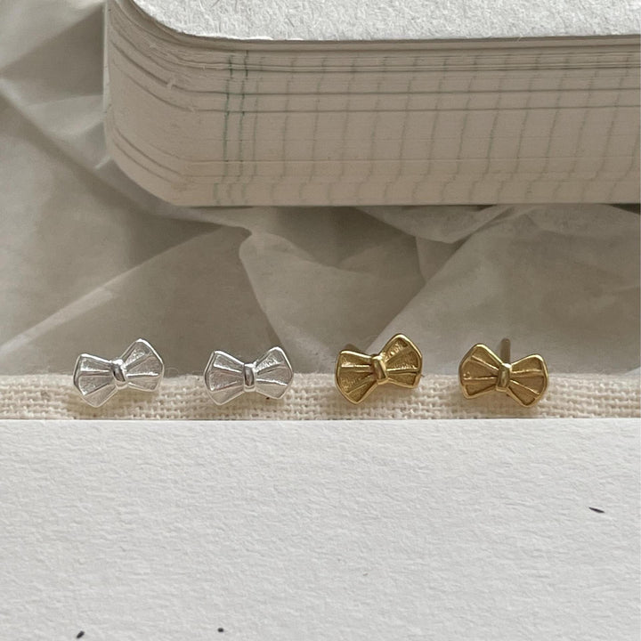 "Minis" - Niedliche Mini-Schleifen-Ohrstecker aus 925er Sterlingsilber