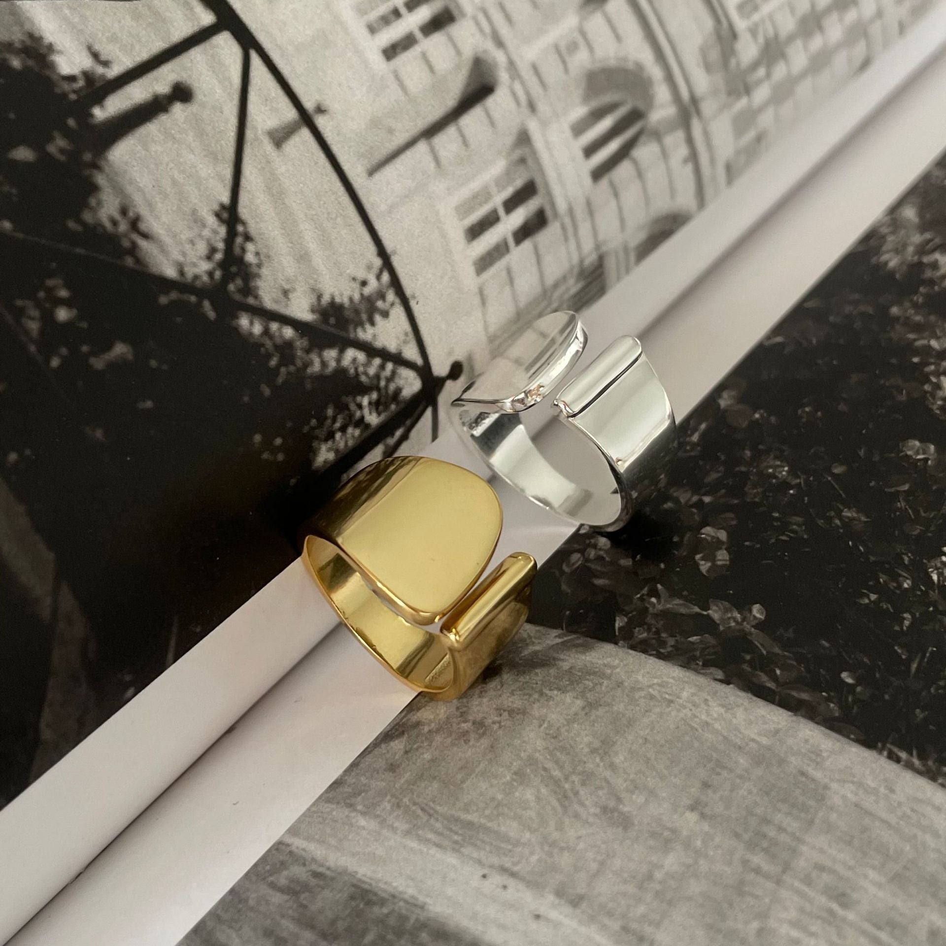 "Fanalya" - Geometrischer Hammerschlag-Armreif-Ring aus 925er Sterlingsilber, größenverstellbar