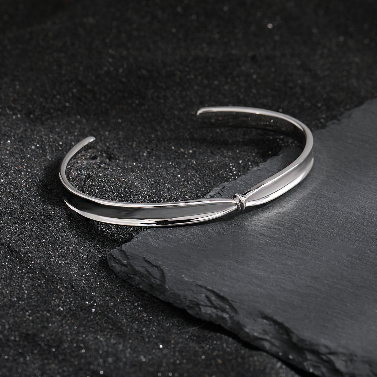 "Blioria" - Offenes Armband mit modischem Knoten aus 925er Sterlingsilber