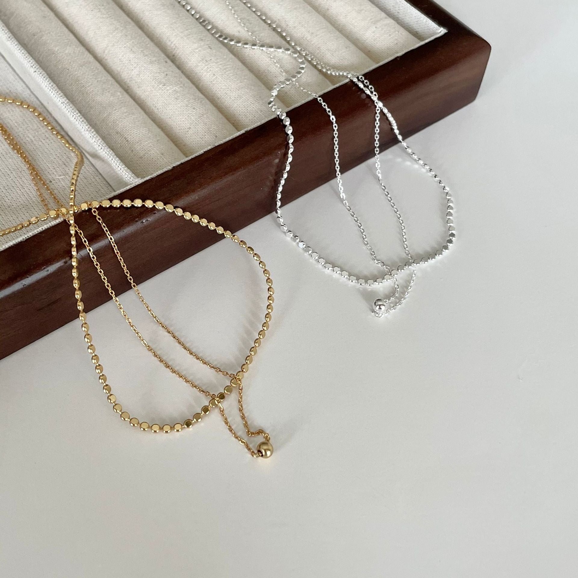 "Petalyn" - Zweireihige Kette aus 925er Sterlingsilber mit Perlen-Design