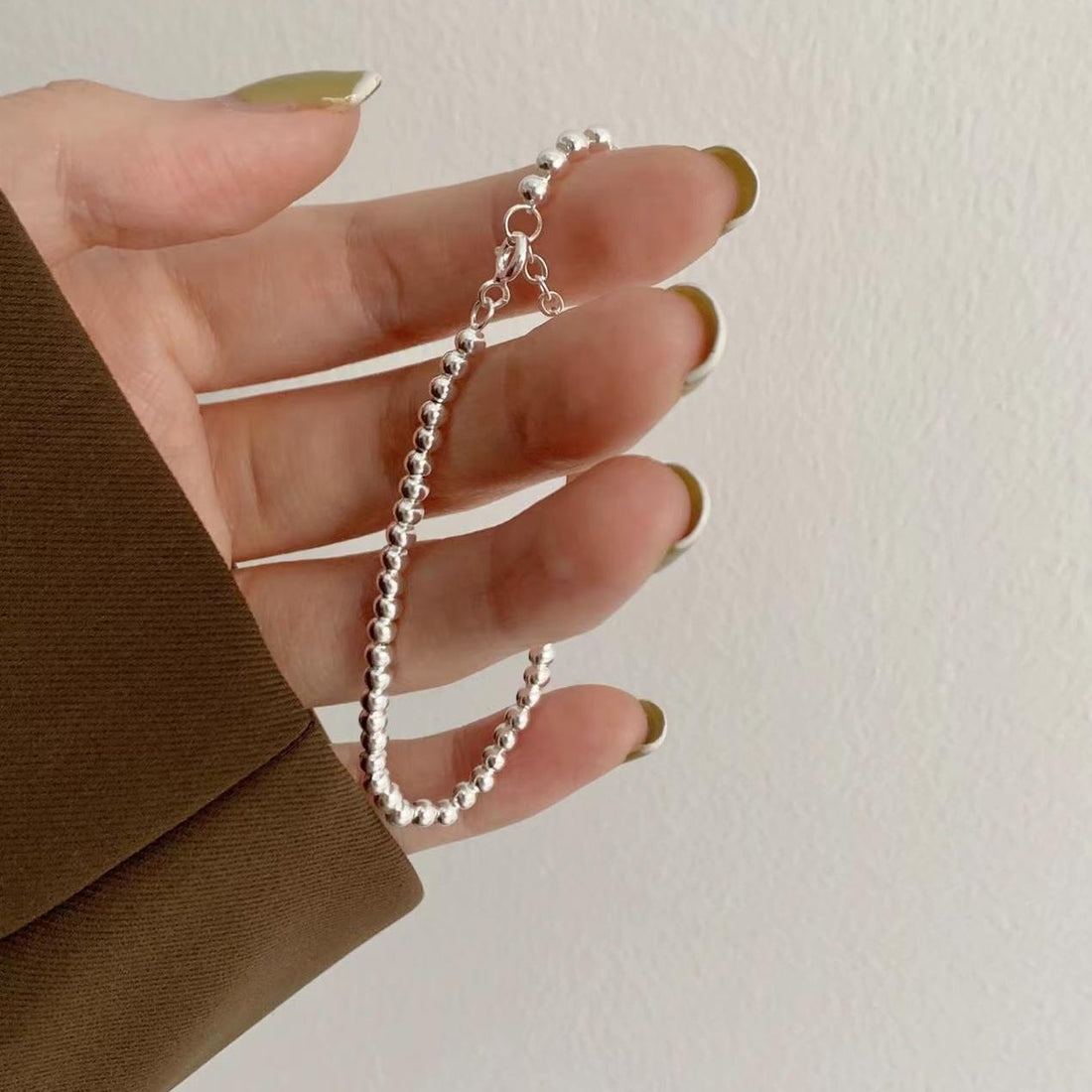 "Novira" - Armband mit runden Perlen aus 925er Sterlingsilber