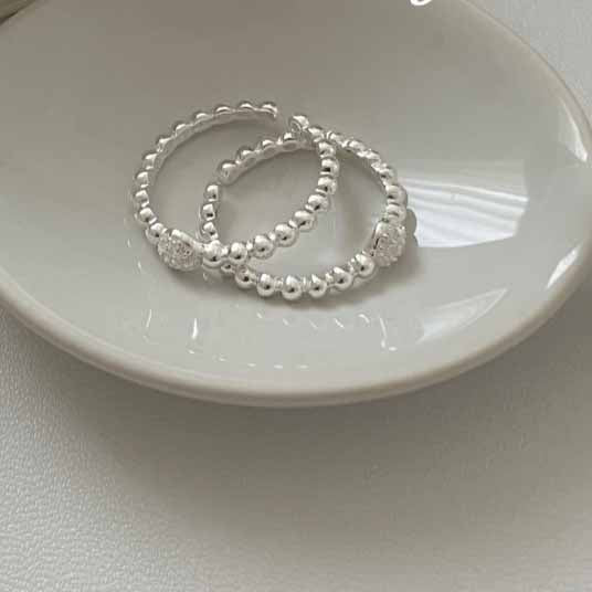 "Nirlia" - Zeitloser Silberring für Damen – verstellbar & funkelnd