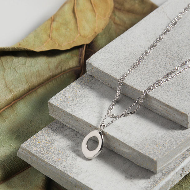 "Dawnira" - Zweireihige Halskette aus 925er Sterlingsilber mit Initialen-Anhänger